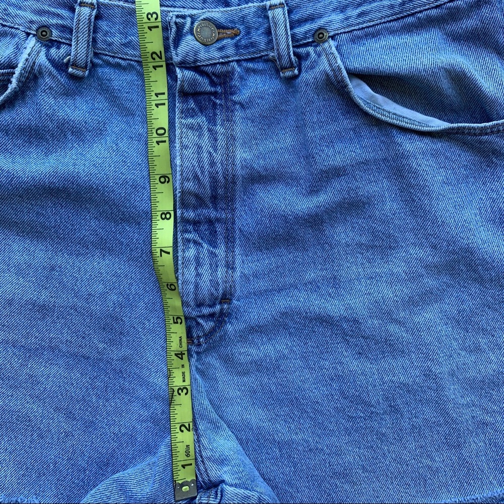 Wrangler • High waisted cut off shorts. Size 33 - Picture 4 of 6